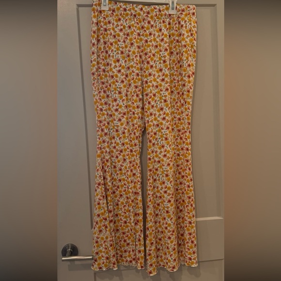 Torrid Festi Super Soft Slub Flare Leg Pant Size 1 - Picture 4 of 7